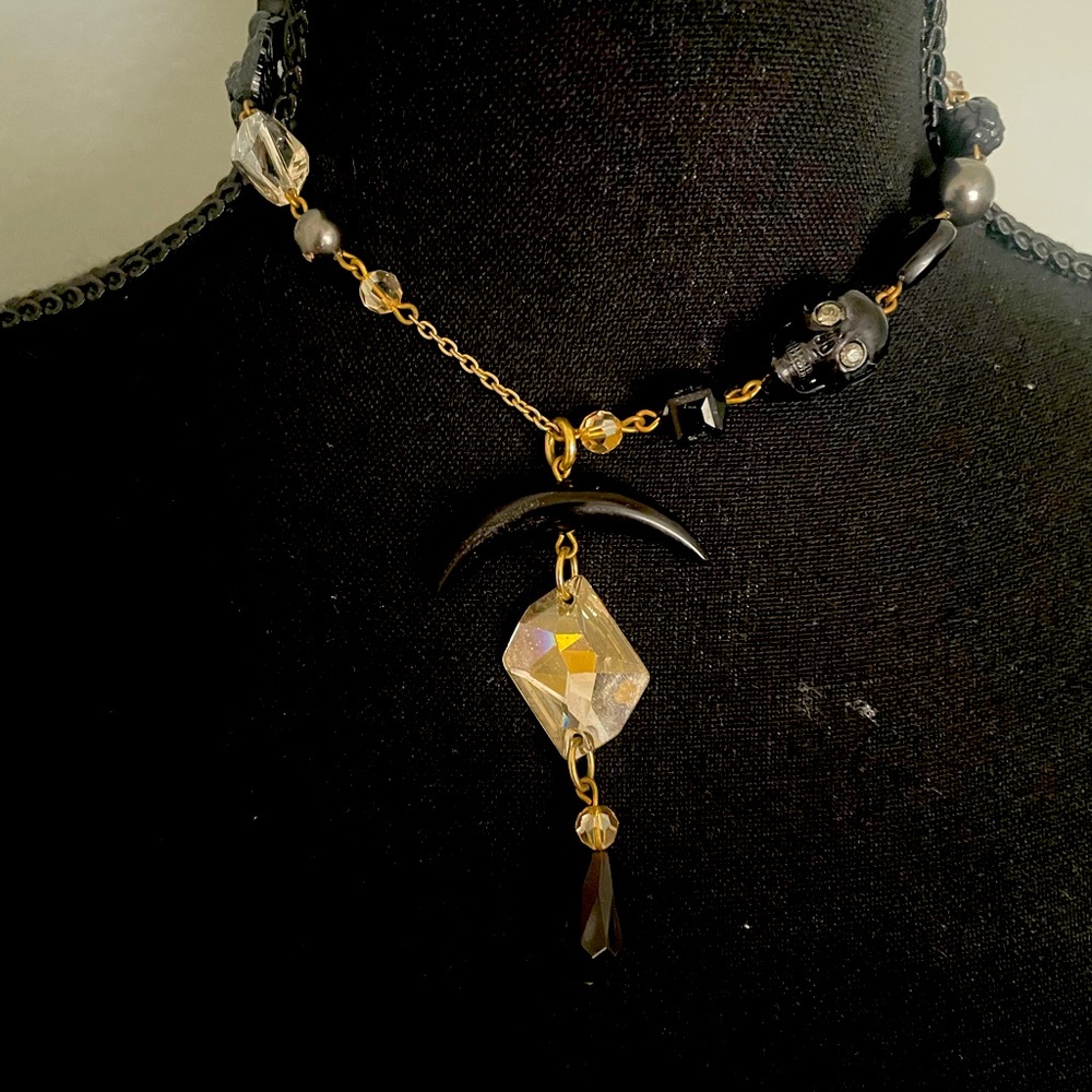 Scull and rose necklace with reflective pendant